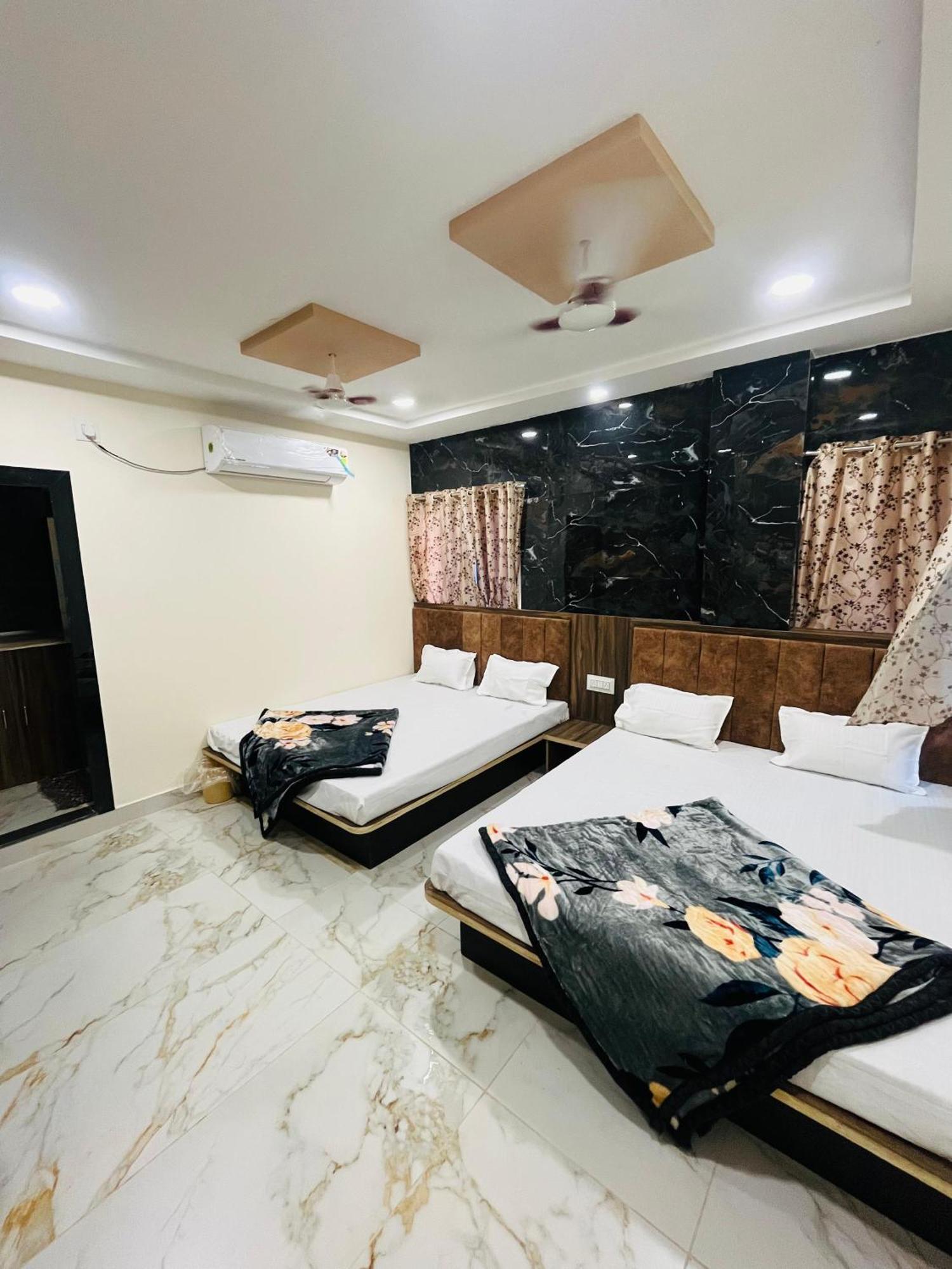 Hotel Sk Tower Ujjain Buitenkant foto