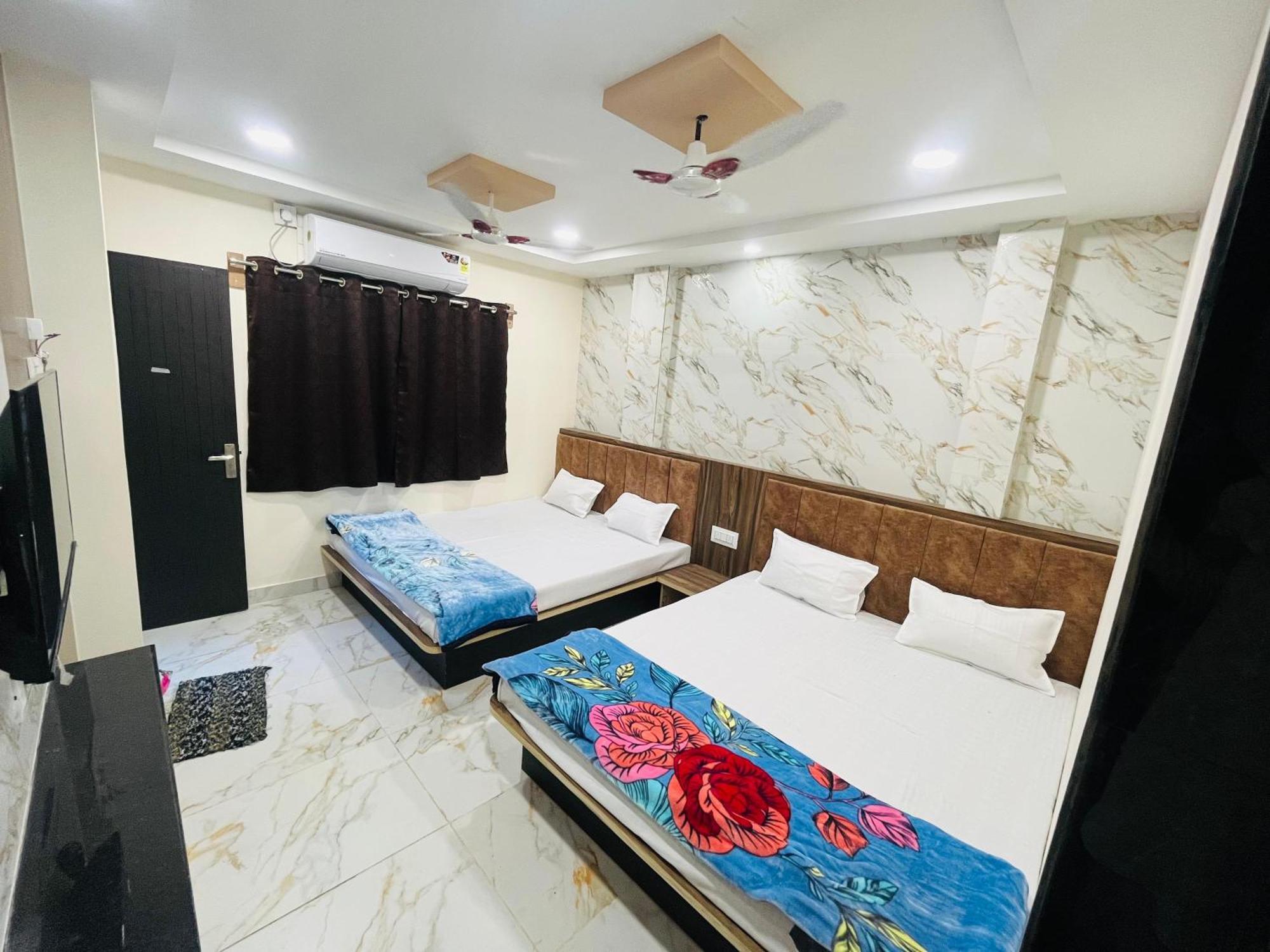 Hotel Sk Tower Ujjain Buitenkant foto
