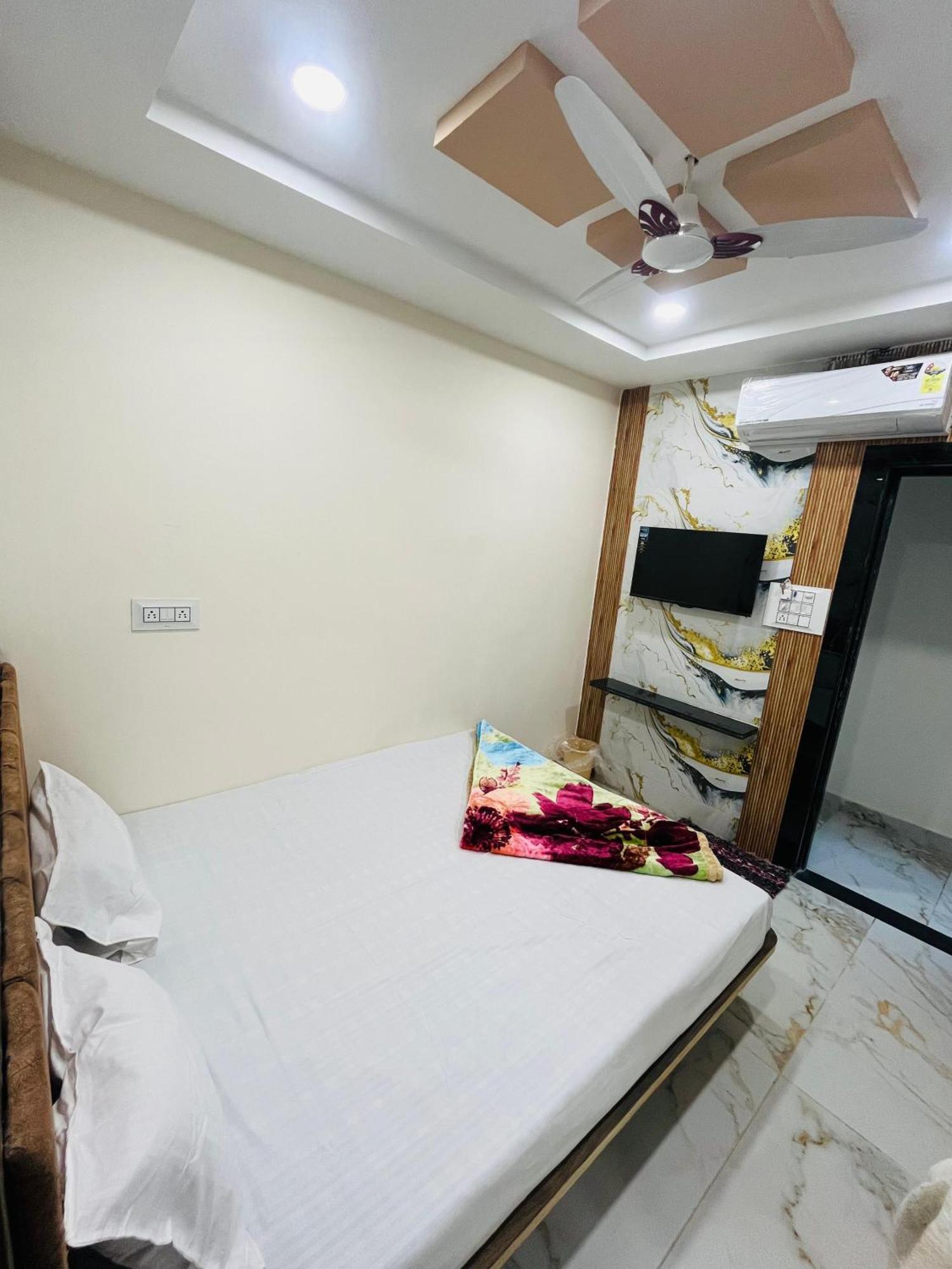 Hotel Sk Tower Ujjain Buitenkant foto