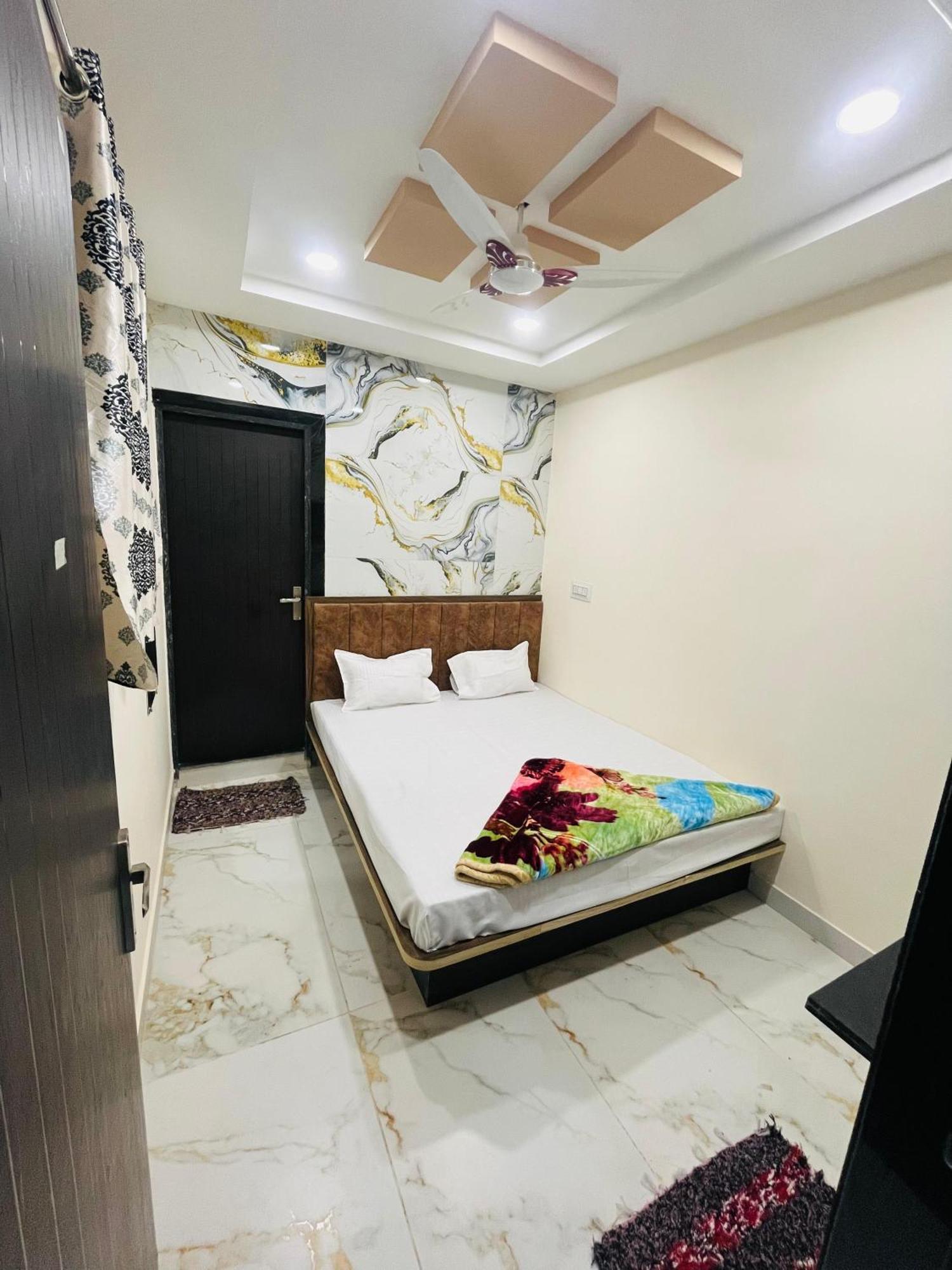 Hotel Sk Tower Ujjain Buitenkant foto